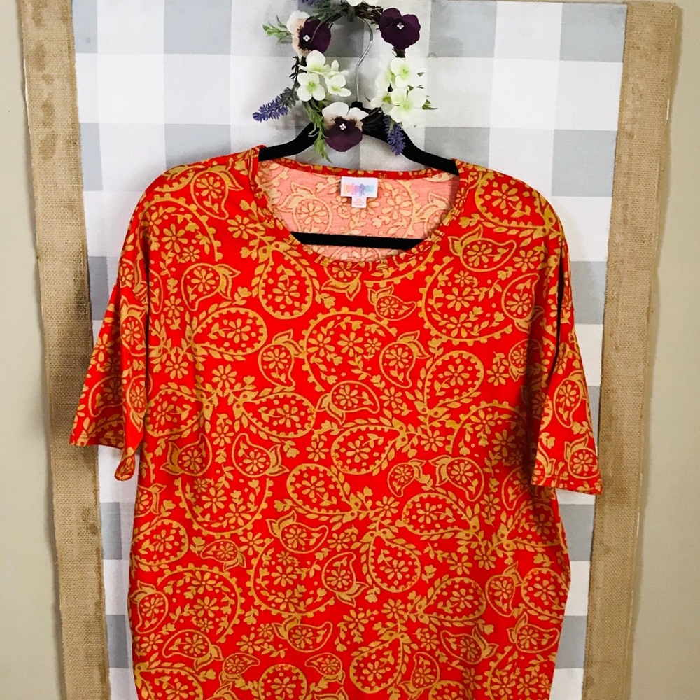 💥SALE💥LuLaRoe red and gold Irma top